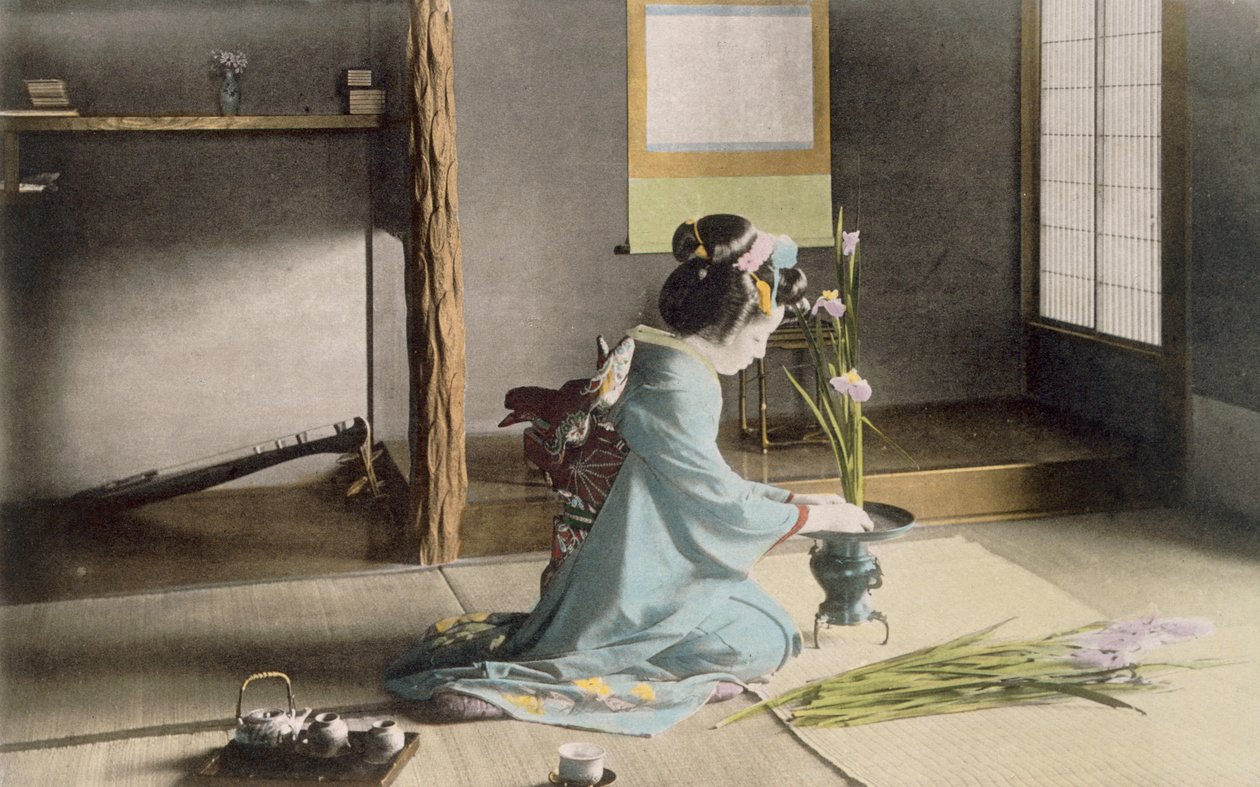 Dziewczyna układająca kwiaty (zdjęcie kolorowe ręcznie) autorstwa Japanese Photographer