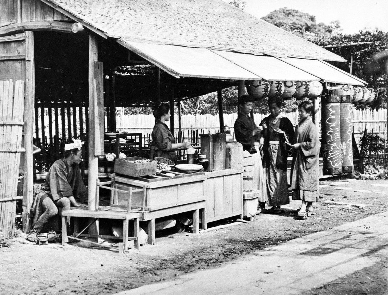 Japońskie stoisko z jedzeniem ulicznym, ok. 1860-80 autorstwa Japanese Photographer
