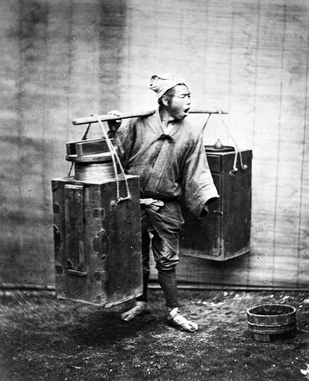 Japoński przewoźnik wody, ok. 1860-80 autorstwa Japanese Photographer