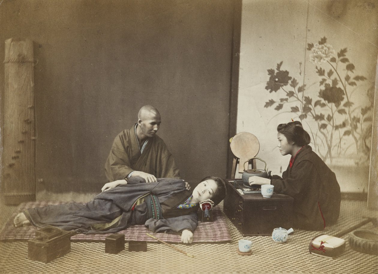Japońskie wnętrze domowe (ręcznie kolorowana fotografia bw) autorstwa Japanese Photographer