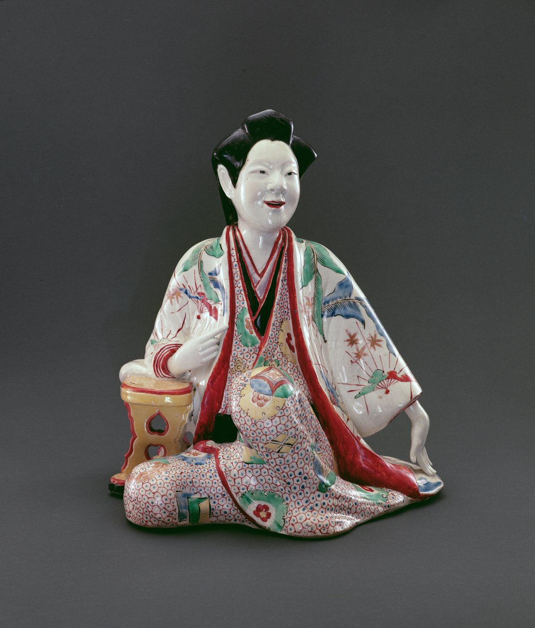 Figura siedząca, okres Edo (1615-1868), ok. 1670-90 (porcelana z emaliami pokrytymi glazurą i złoconą) autorstwa Japanese School