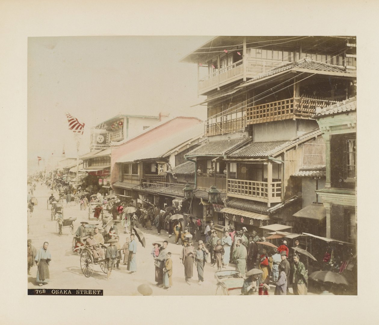 A Street w Osace, Japonia (ręcznie kolorowane czarno-białe zdjęcie) autorstwa Japanese Photographer