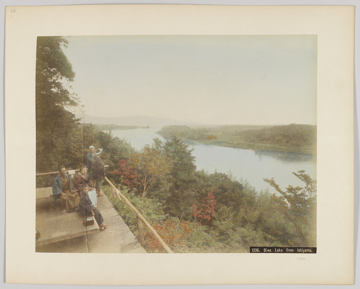 Jezioro Biwa z Ishiyama, prefektura Shiga, Japonia (ręcznie kolorowane czarno-białe zdjęcie) autorstwa Japanese Photographer