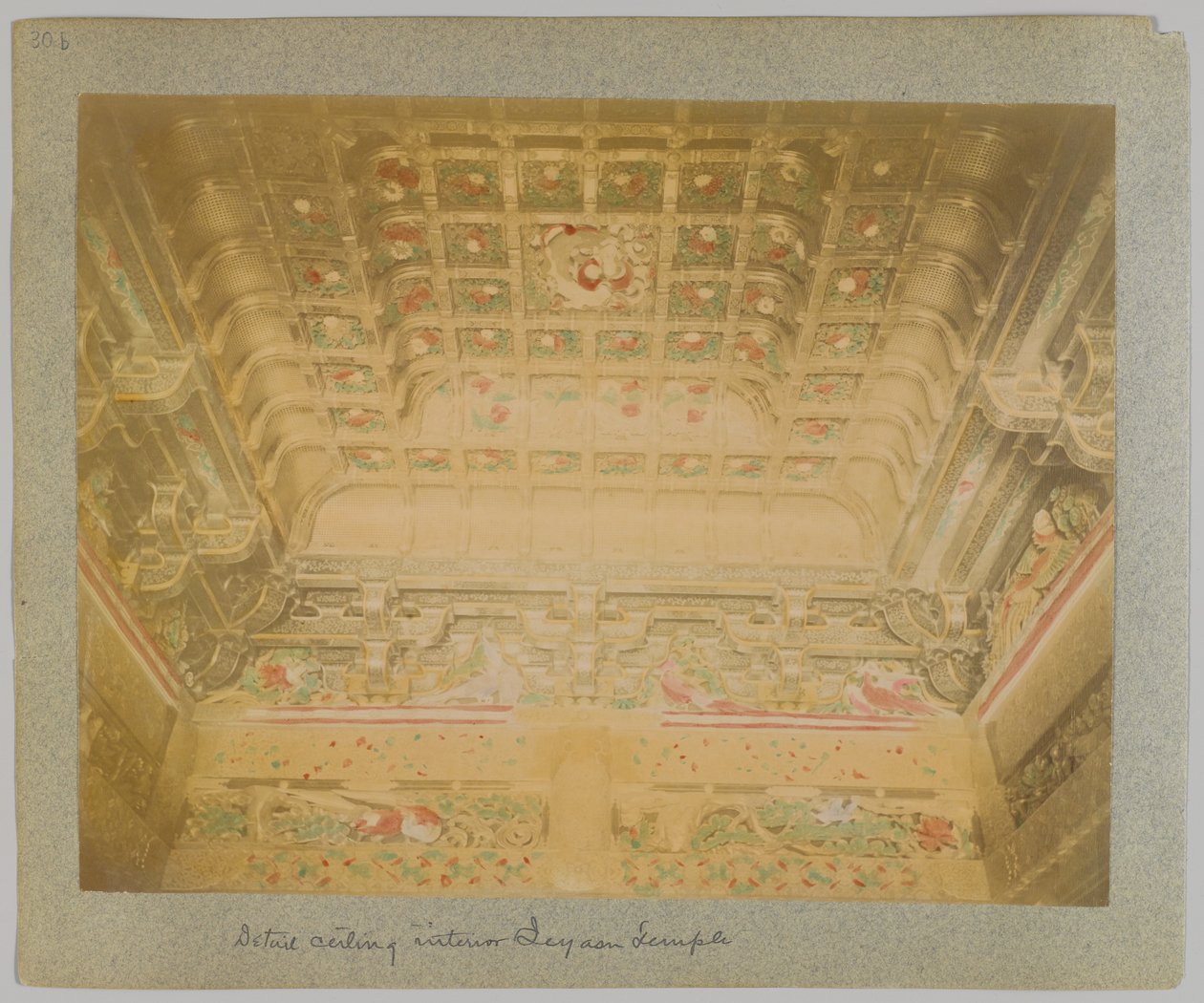 Detal sufitu Tōshō-gū, Nikko, Japonia (ręcznie kolorowane czarno-białe zdjęcie) autorstwa Japanese Photographer