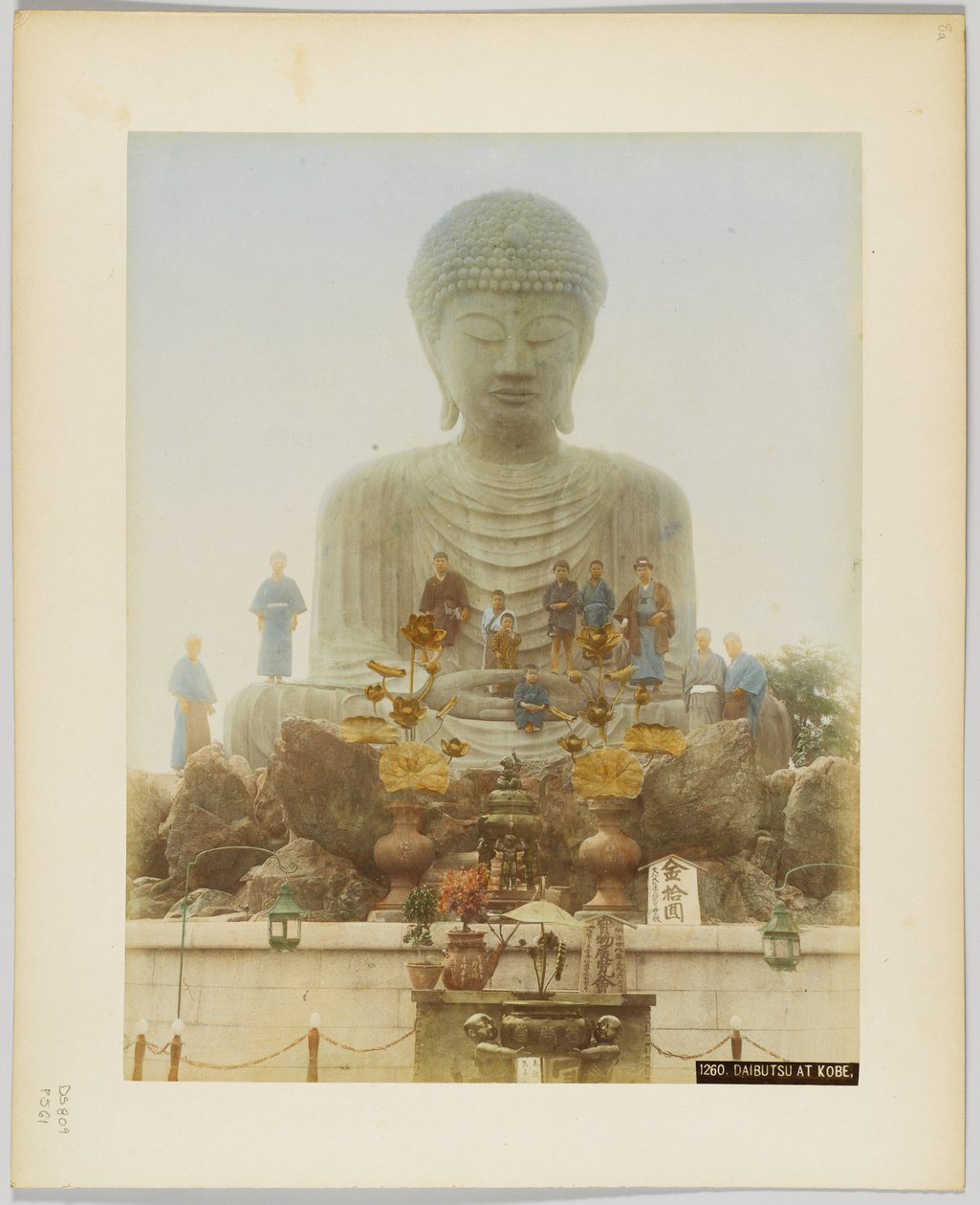 Daibutsu w Kobe, Japonia (ręcznie kolorowane czarno-białe zdjęcie) autorstwa Japanese Photographer