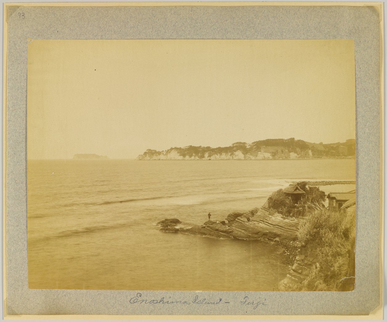 Wyspa Enoshima, Fuji, Japonia (zdjęcie czarno-białe) autorstwa Japanese Photographer