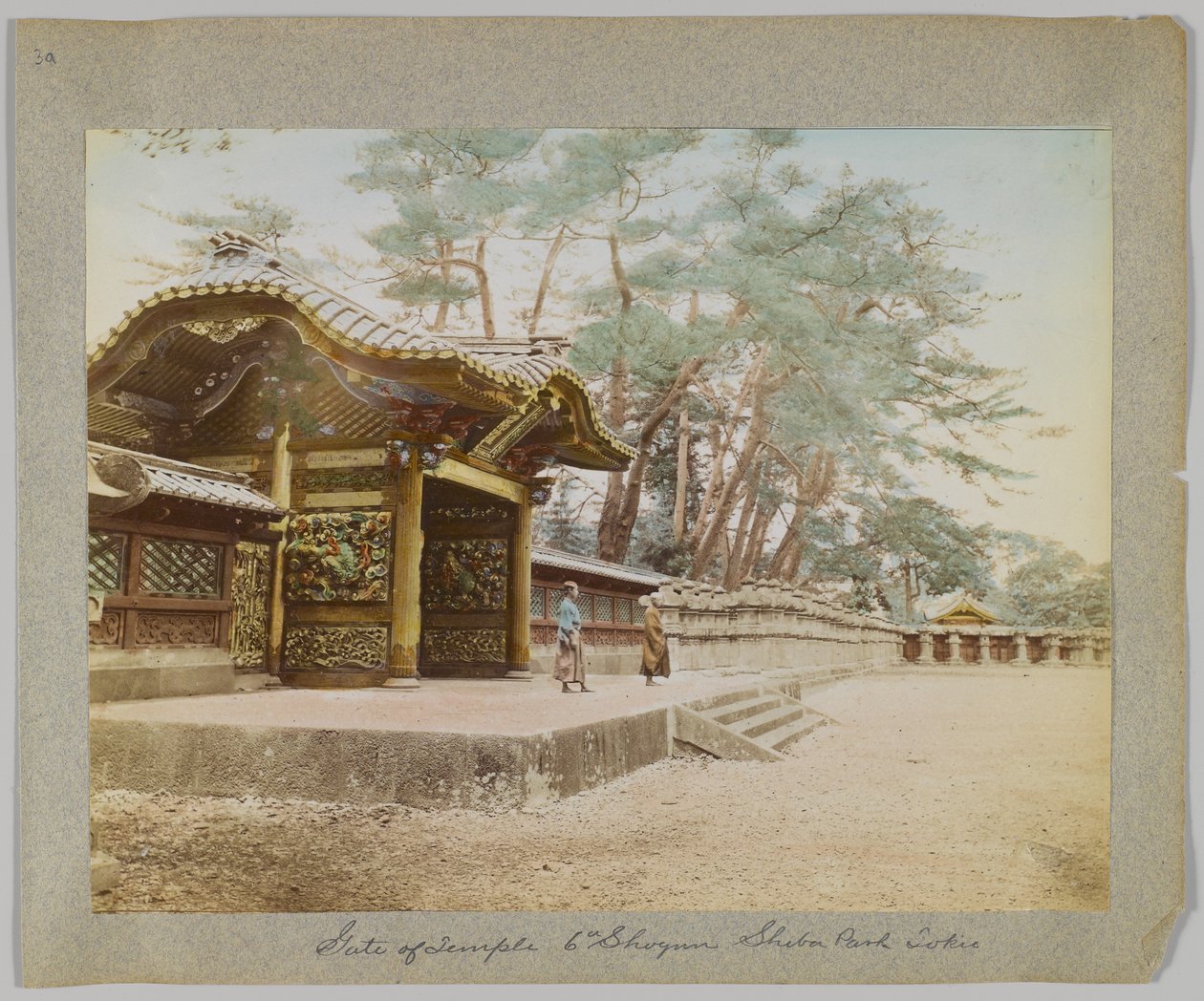 Brama Świątyni Szóstego Szoguna, Shiba Park, Tokio, Japonia (ręcznie kolorowane czarno-białe zdjęcie) autorstwa Japanese Photographer