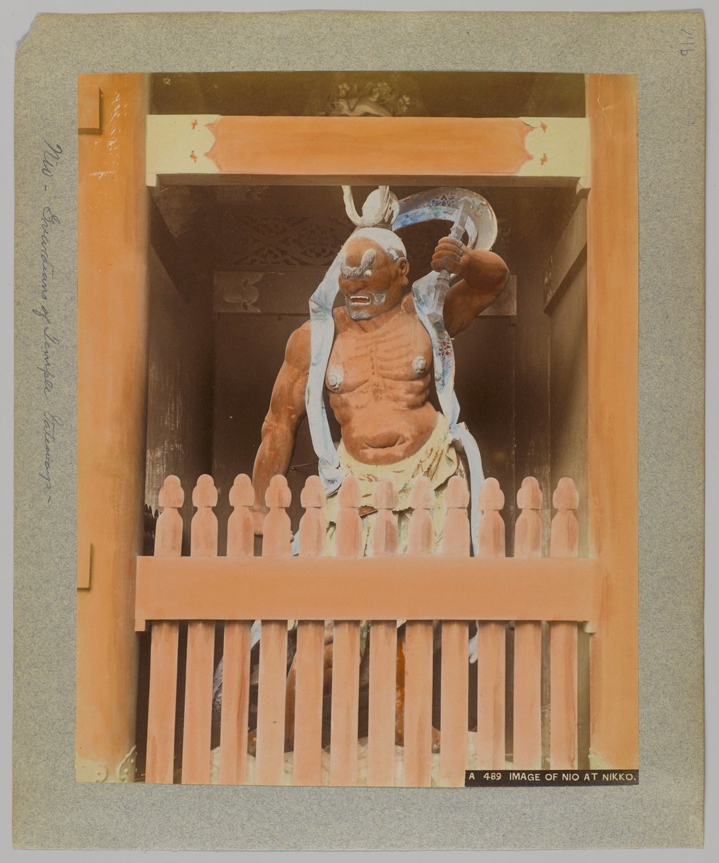 Zdjęcie Nio w Nikko, Japonia (ręcznie kolorowane czarno-białe zdjęcie) autorstwa Japanese Photographer