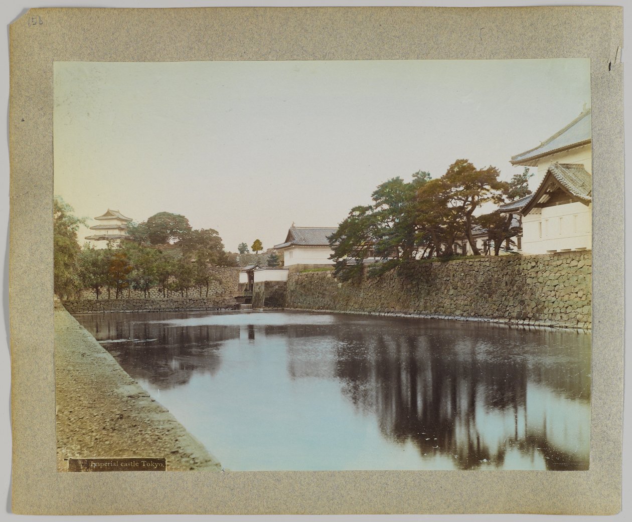 Zamek Cesarski, Tokio, Japonia (ręcznie kolorowane czarno-białe zdjęcie) autorstwa Japanese Photographer