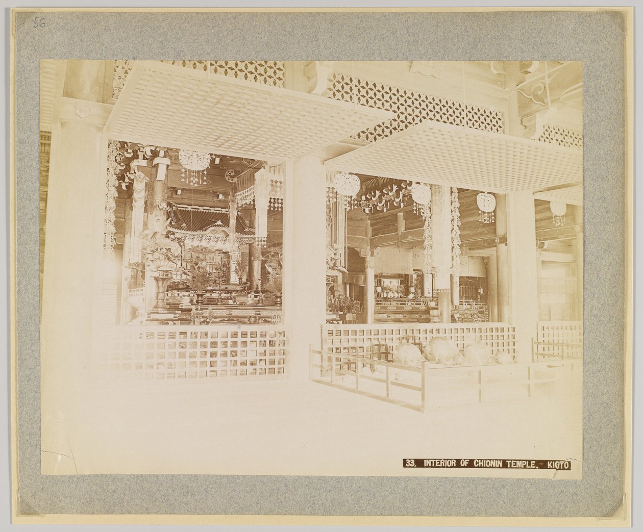 Wnętrze świątyni Chionin, Kioto, Japonia (zdjęcie czarno-białe) autorstwa Japanese Photographer
