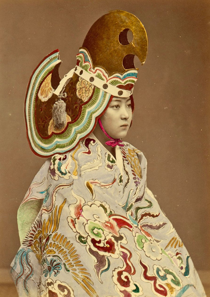 Japonka w tradycyjnym stroju, ok. 1880 r. (zdjęcie ręcznie kolorowanego albumu) autorstwa Japanese Photographer