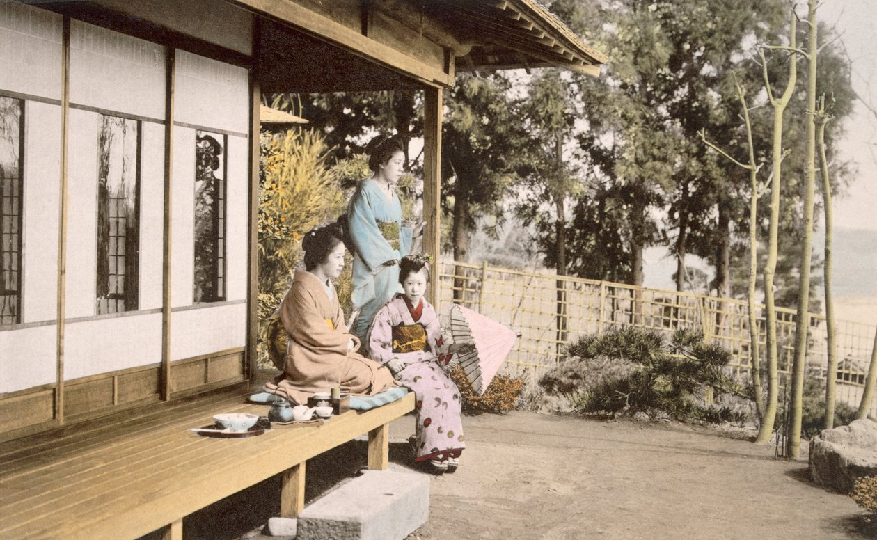 Panie w domu (zdjęcie ręcznie kolorowane) autorstwa Japanese Photographer