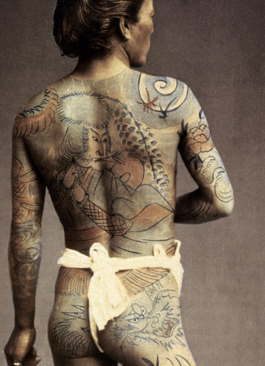 Mężczyzna z tradycyjnym japońskim tatuażem Irezumi, ok. 1880 r. autorstwa Japanese Photographer
