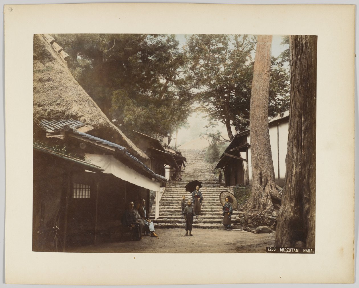 Midzutani, Nara, Japonia (ręcznie kolorowane czarno-białe zdjęcie) autorstwa Japanese Photographer