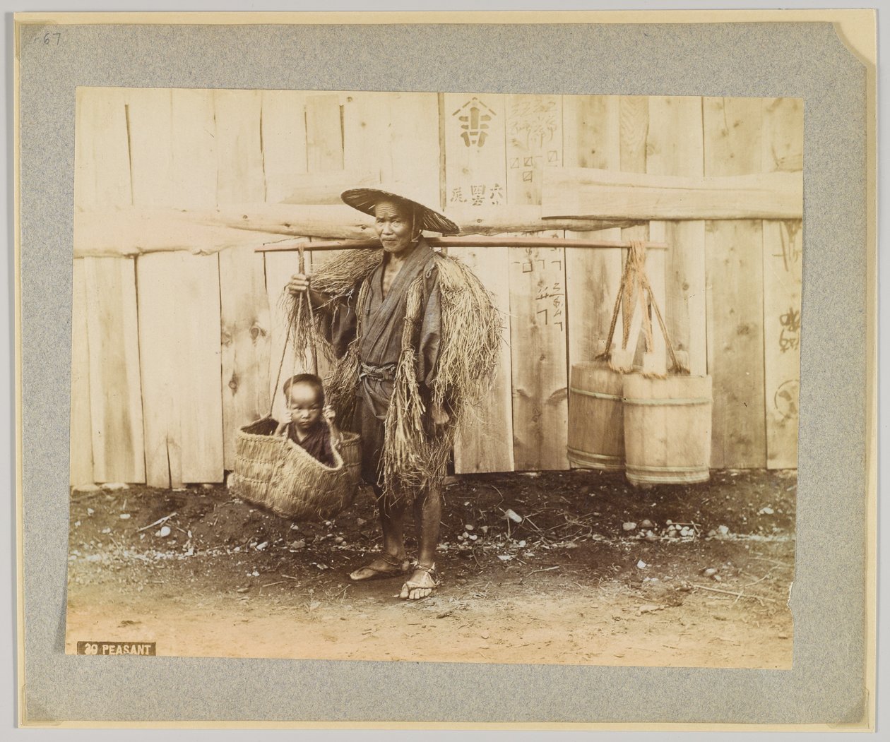 Chłop, Japonia (ręcznie kolorowane czarno-białe zdjęcie) autorstwa Japanese Photographer
