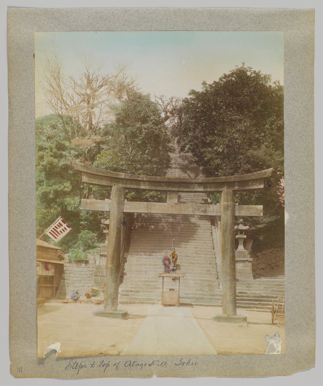 Schody na szczyt Atago Hill, Tokio, Japonia (ręcznie kolorowane czarno-białe zdjęcie) autorstwa Japanese Photographer