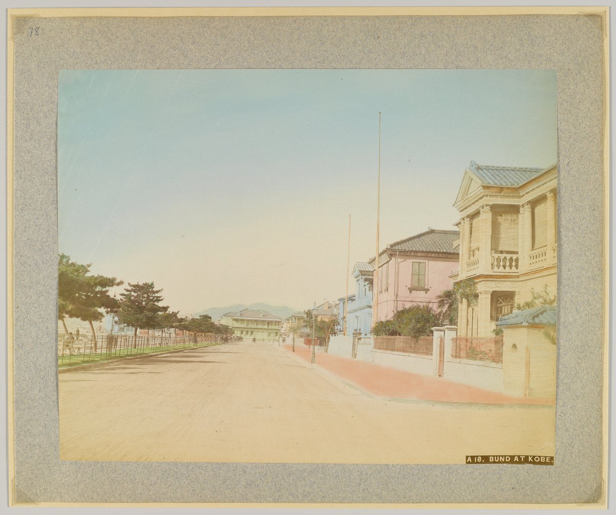 The Bund, Kobe, Japonia (ręcznie kolorowane czarno-białe zdjęcie) autorstwa Japanese Photographer