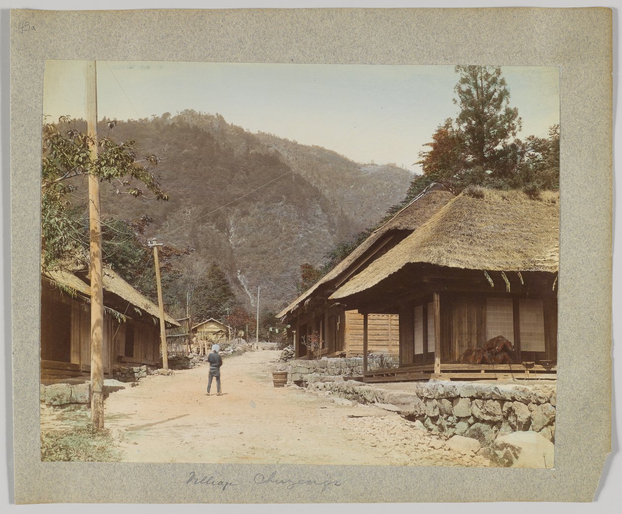 Wioska Chuzenji, Nikko, Japonia (ręcznie kolorowane czarno-białe zdjęcie) autorstwa Japanese Photographer