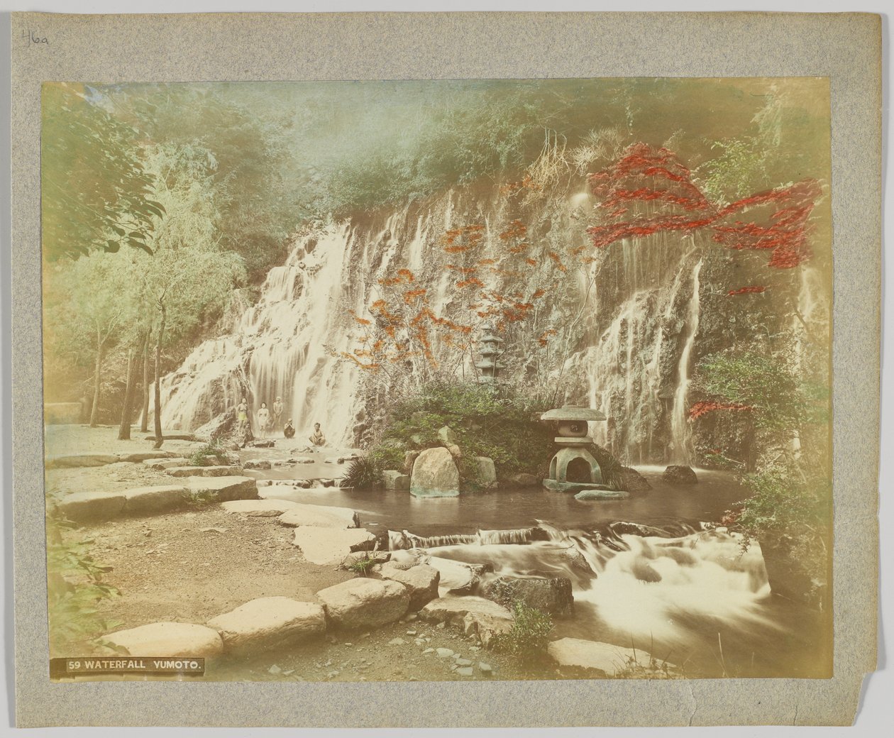 Wodospad, Yumoto, Prefektura Kanagawa, Japonia (ręcznie kolorowane czarno-białe zdjęcie) autorstwa Japanese Photographer
