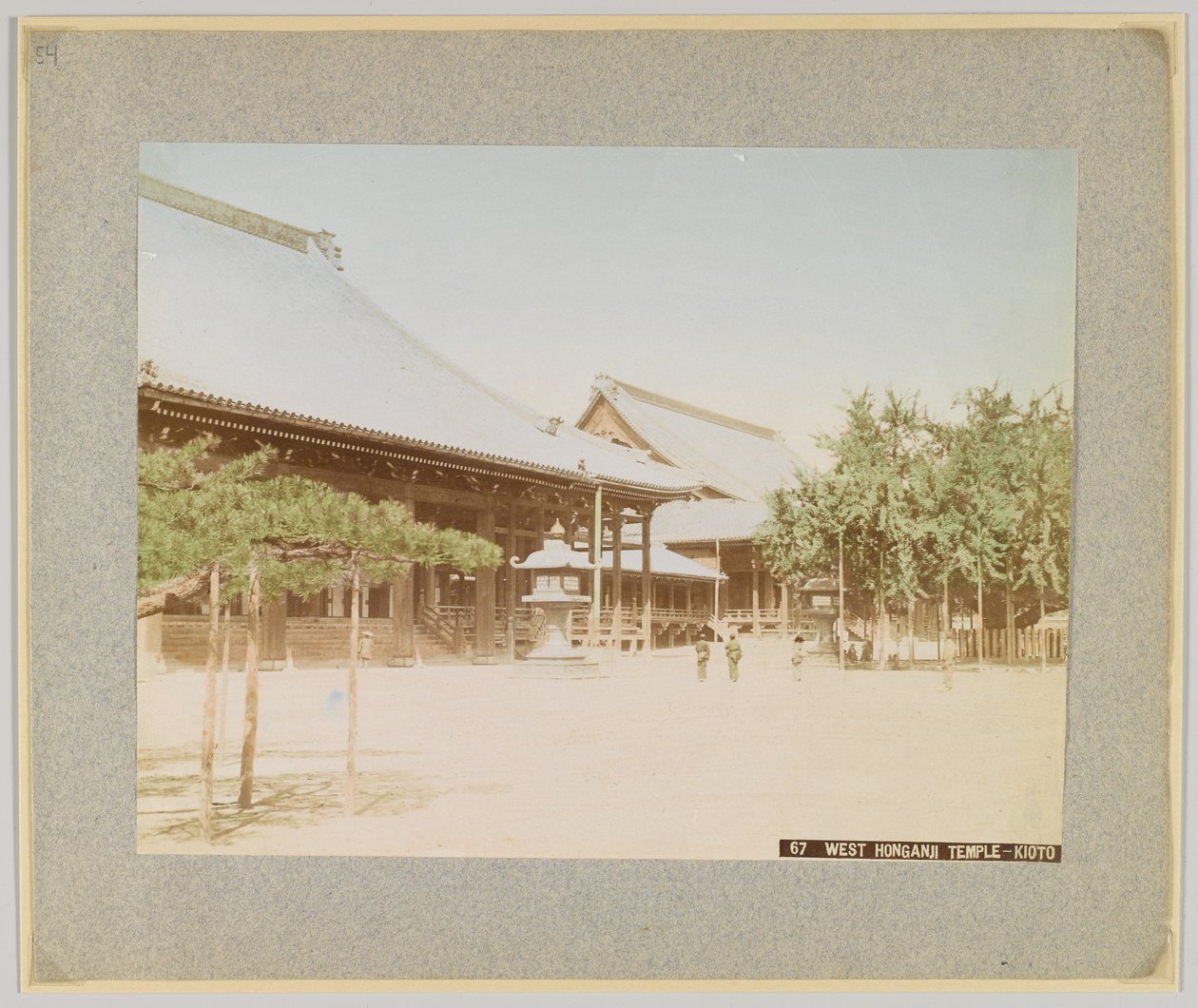 Świątynia West Honganji, Kioto, Japonia (ręcznie kolorowane czarno-białe zdjęcie) autorstwa Japanese Photographer