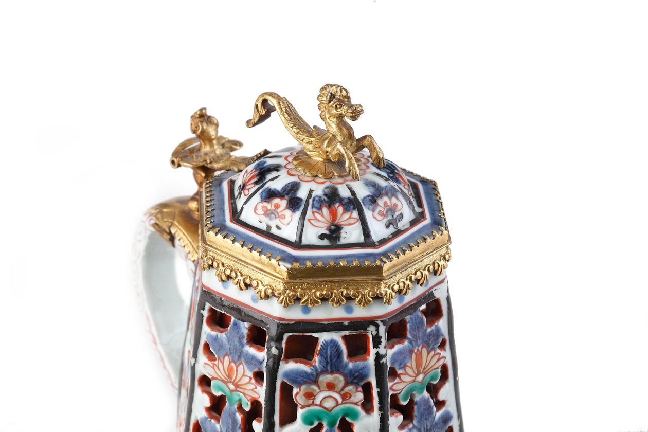 Rzadki, elegancko zamontowany dzbanek do kawy Imari i pokrywa (ceramiczna) autorstwa Japanese School