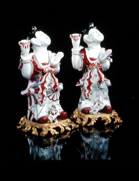Para figur Imari chińskich chłopców (karako) osadzonych na europejskich podstawach ormolu, ok. 1700 (porcelana i ormolu) autorstwa Japanese School