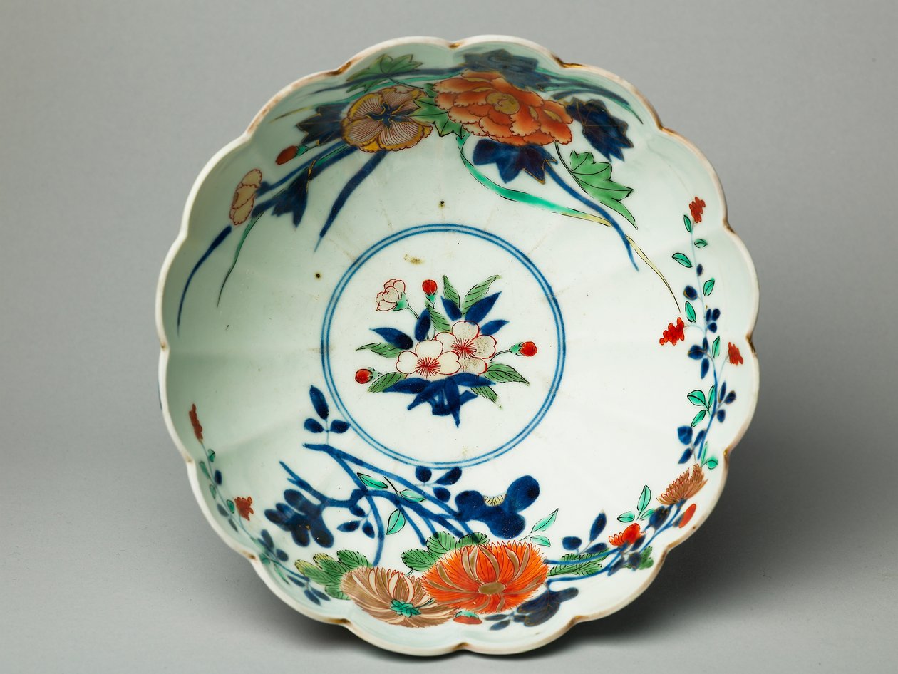 Miska z rowkowanymi bokami i zapiekanym brzegiem, naczynia ko-imari, ok.1770-20 (ceramiczne z niebieską emalią underglaze i overglaze) (patrz również 117721) autorstwa Japanese School
