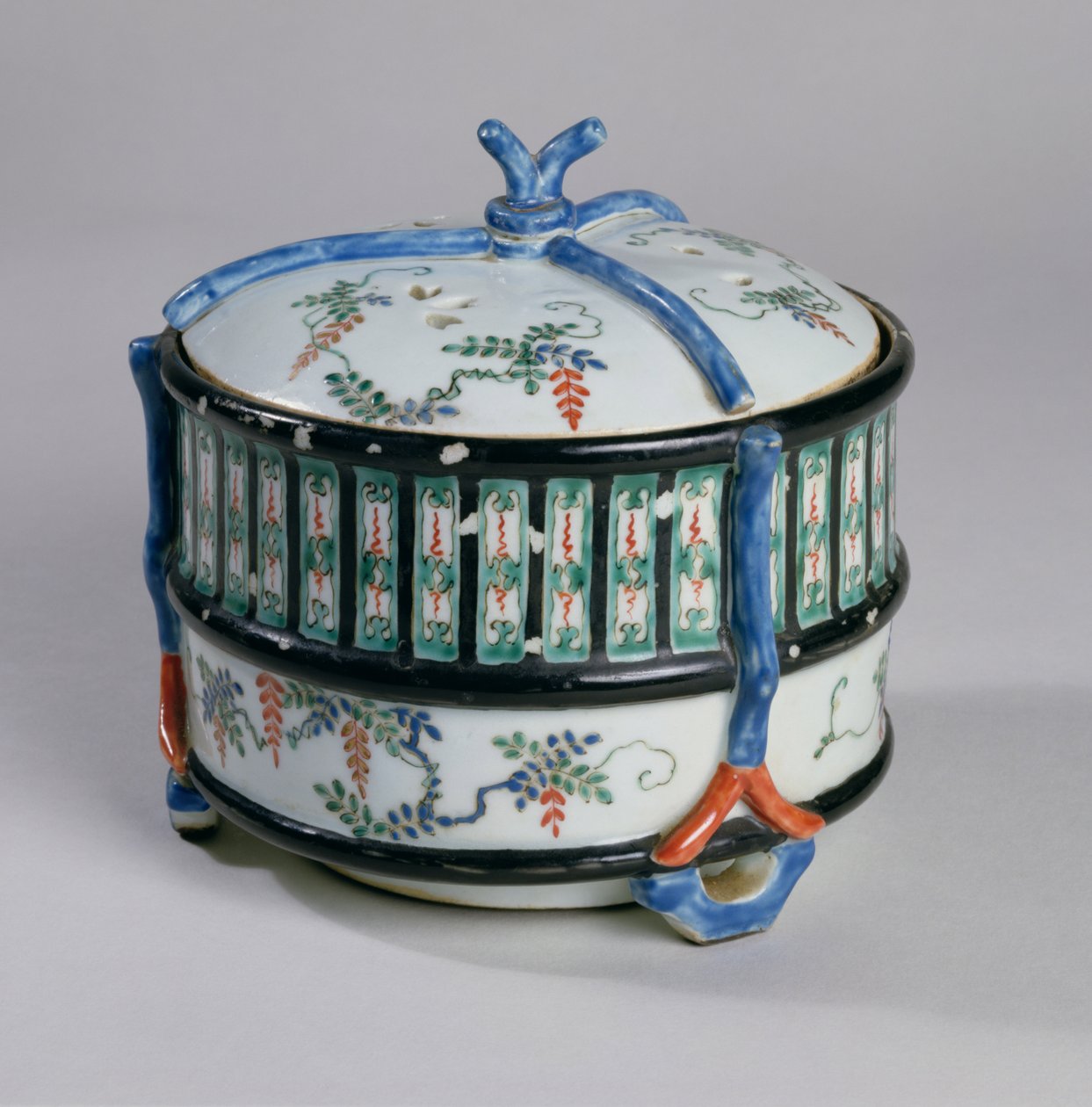 Kadzidło, koniec XVII w. (porcelana kakiemon z emaliami pokrytymi glazurą) autorstwa Japanese School