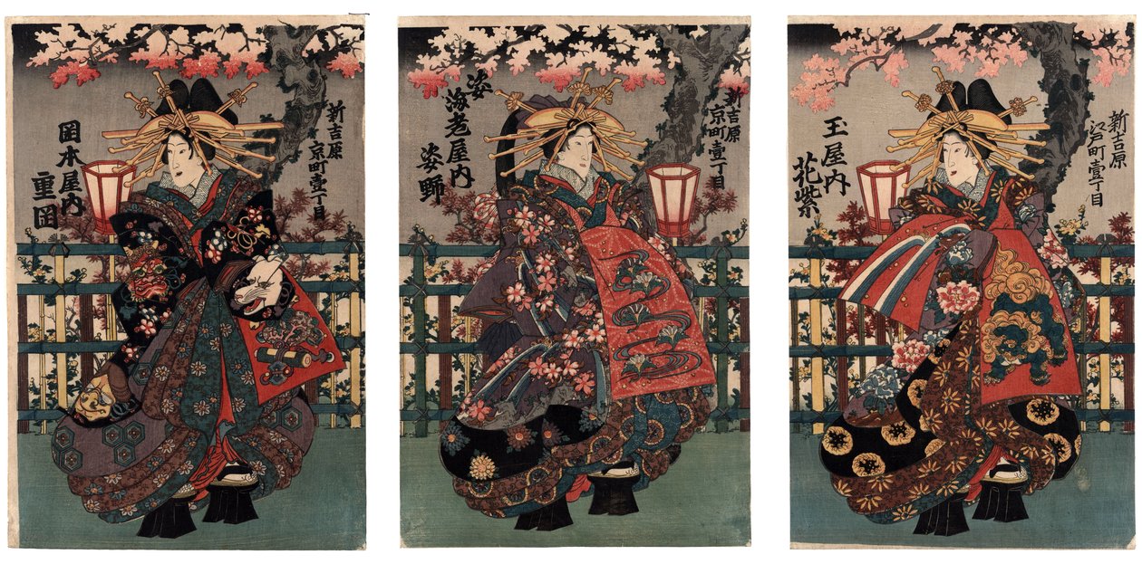 La courtisane Shigeoka de Okamoto-ya; La courtisane Sugatano de Sugataebi-ya; La courtisane Hanamurasaki de Tama-ya – Courtisans Shigeoka, Sugatano i Hanamurasaki. Tryptyk. Z serii The Beauties of the Yoshiwara – Anonymous – między 1848 a 1 autorstwa Japanese School