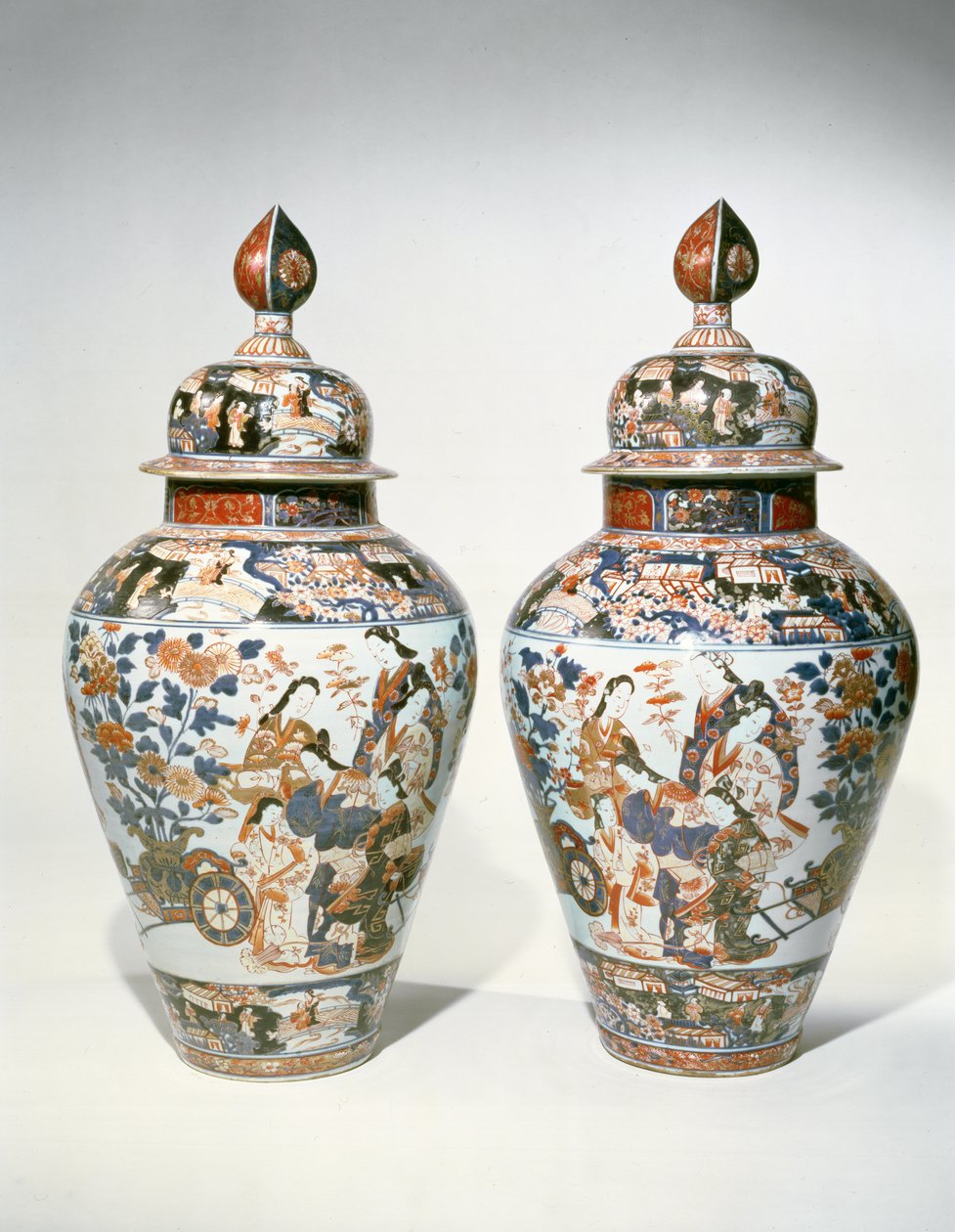 Para tralkowych wazonów i pokryw Imari (ceramiczne) autorstwa Japanese School