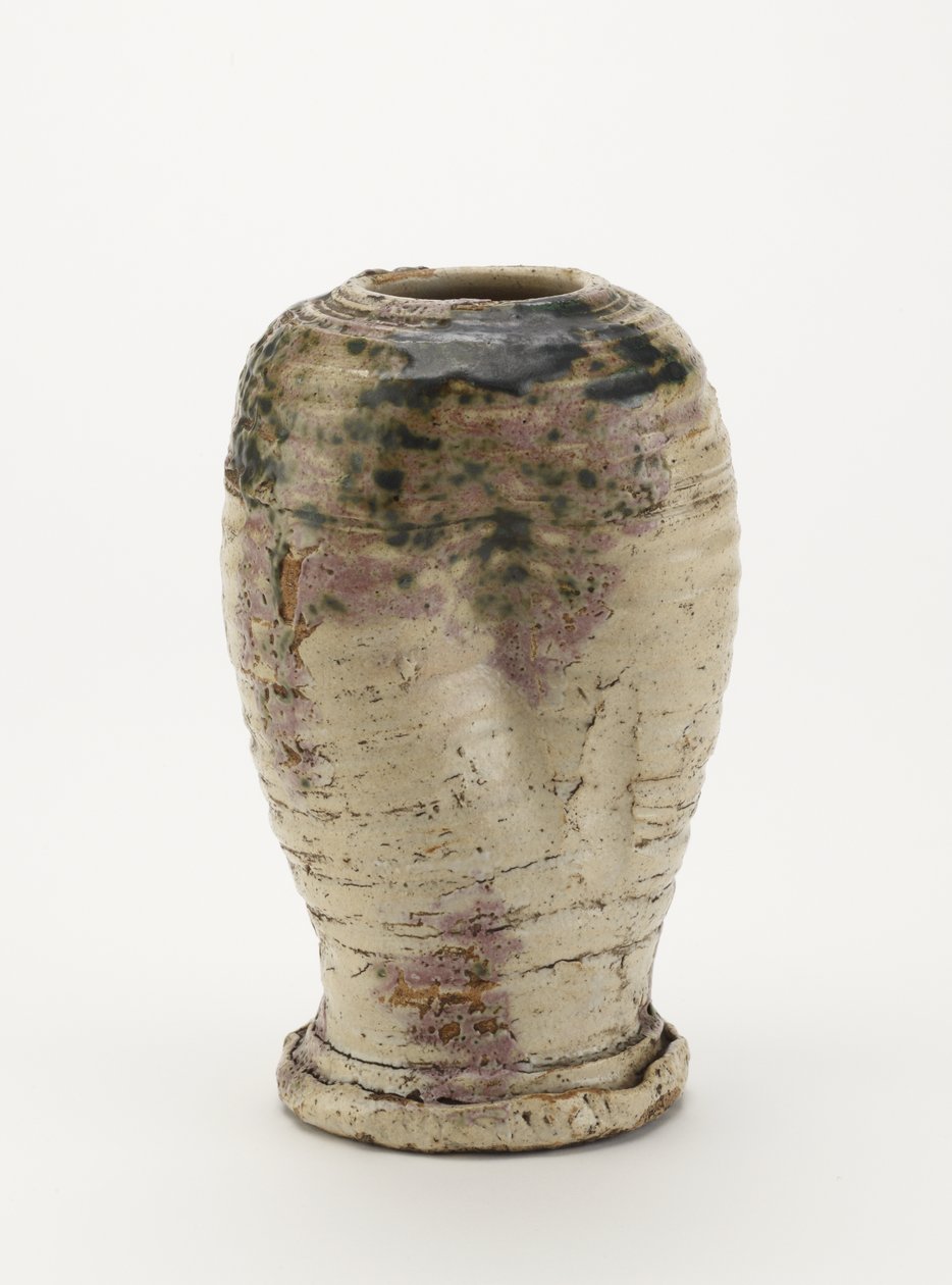Wazon w stylu Oribe, prawdopodobnie Seto ware 1800-80 (kamionka ze szkliwem skaleniowym i miedziano-zielonym szkliwem (częściowo niewypalona do czerwonej)) autorstwa Japanese School