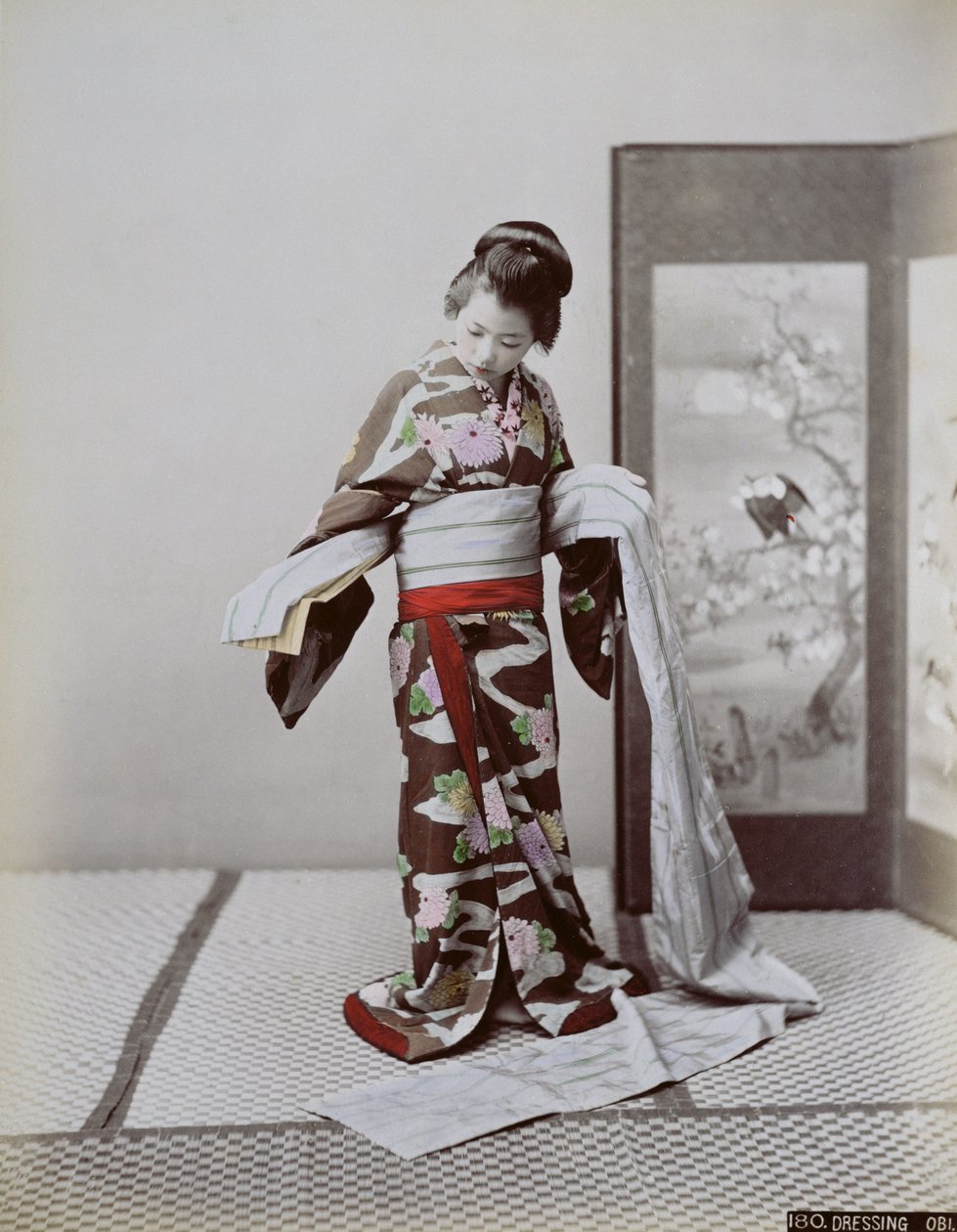 Młoda Japonka Dressing, koniec XIX wieku (zdjęcie ręcznie kolorowane) autorstwa Japanese School