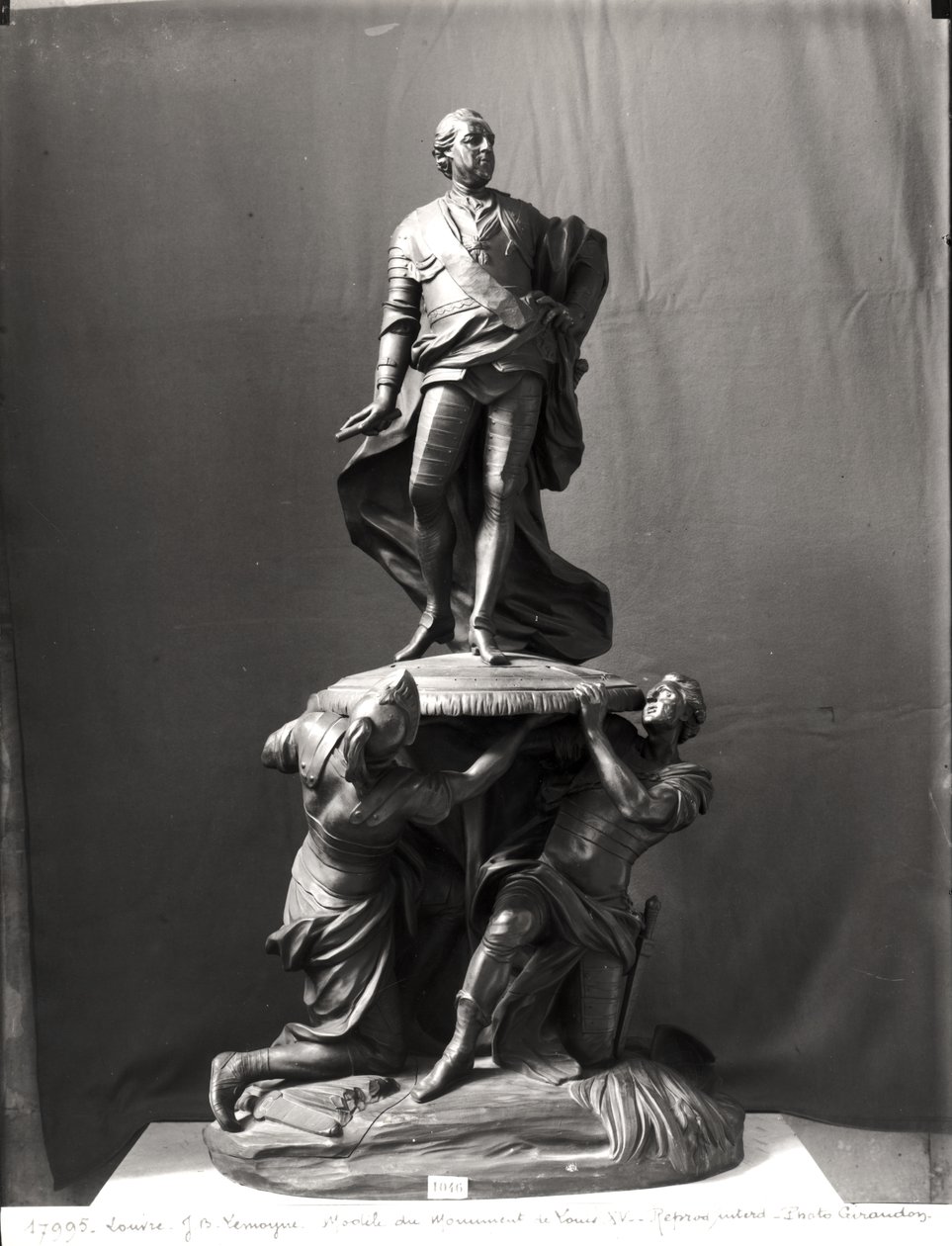 Model pomnika Ludwika XV (1710-74) zaprojektowanego na Place Royale w Rouen, 1772 (brąz) autorstwa Jean Baptiste II Lemoyne