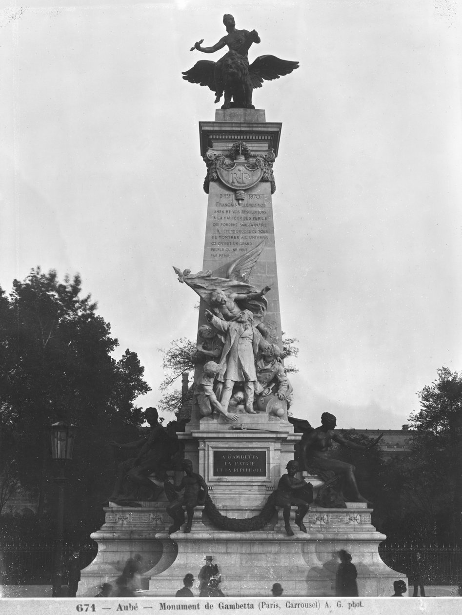 Pomnik Leona Gambetty, grupa centralna, cour Napoleon, Luwr, 1888 (brąz i kamień) (patrz także 346101 do 346104) autorstwa Jean Paul Aube