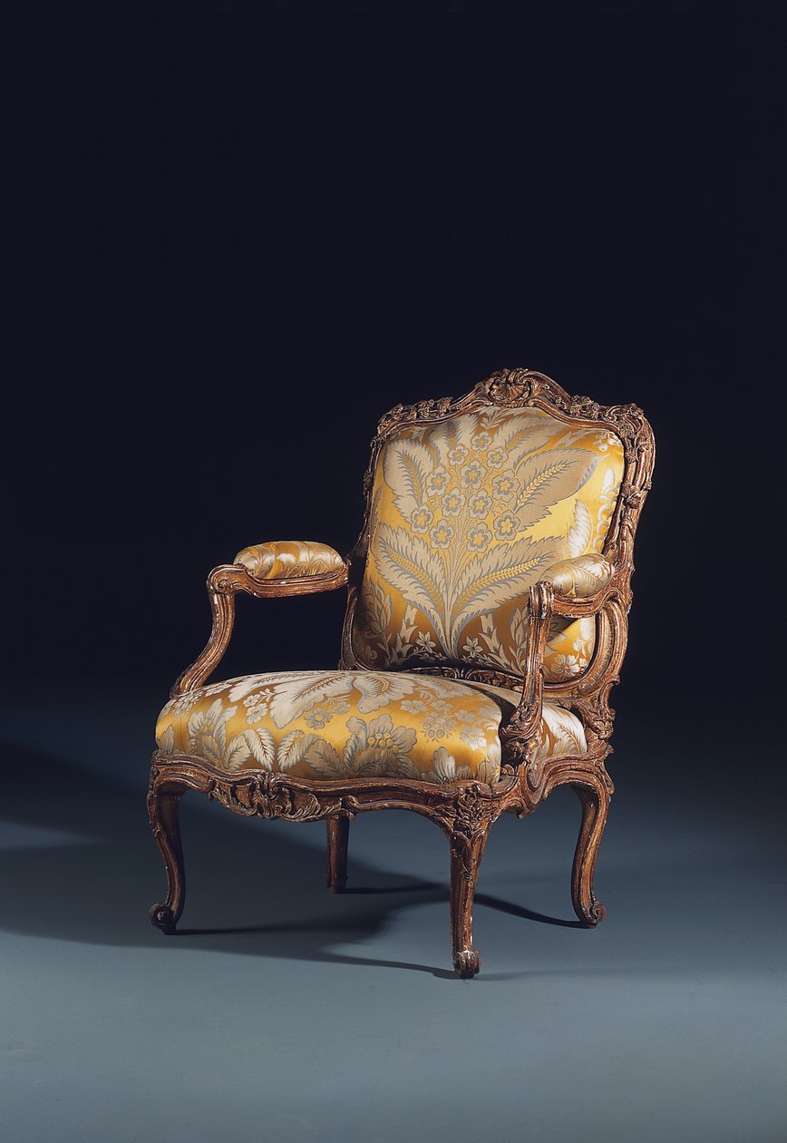 Jedna z pary fauteuils Ludwika XV a la Reine (drewno i tkanina) autorstwa Jean (fl.1737 63) Gourdin