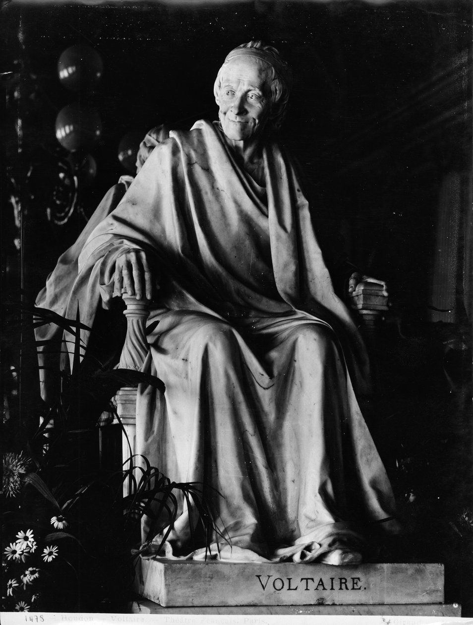 Siedząca rzeźba Woltera (1694-1778) (marmur) autorstwa Jean Antoine Houdon