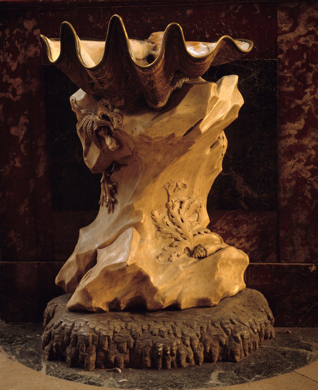 Benitierowy kształt muszli na skale zrealizowany przez Jeana Baptiste Pigalle (1714-1785) 1745 Paryż, Church Saint Sulpice. autorstwa Jean Baptiste Pigalle