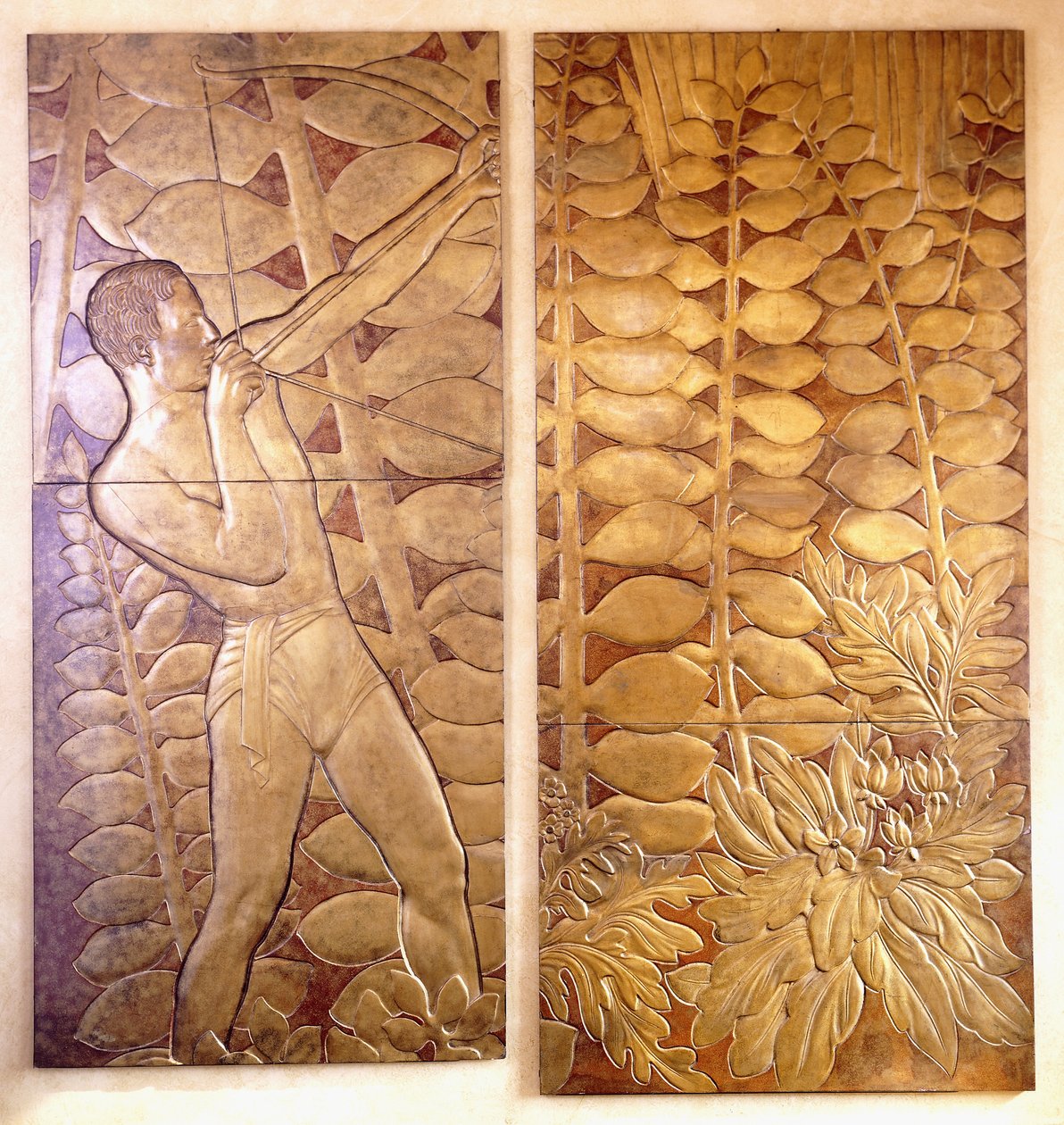 Cztery lakierowane i złocone drewniane panele z „La Chase”, ok. 1935-1949 (lakierowany i złocony panel drewniany) autorstwa Jean Dunand