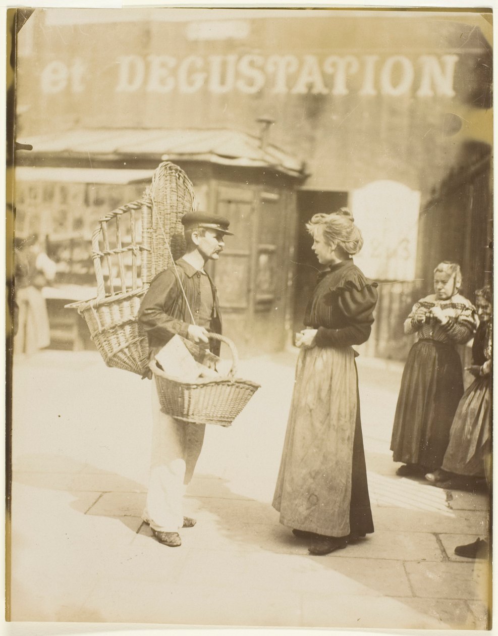 Sprzedawca koszyków autorstwa Jean Eugène Auguste Atget