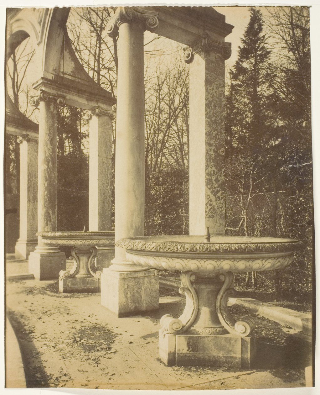 Parc de Versaille bosquet de la Colonnade autorstwa Jean Eugène Auguste Atget