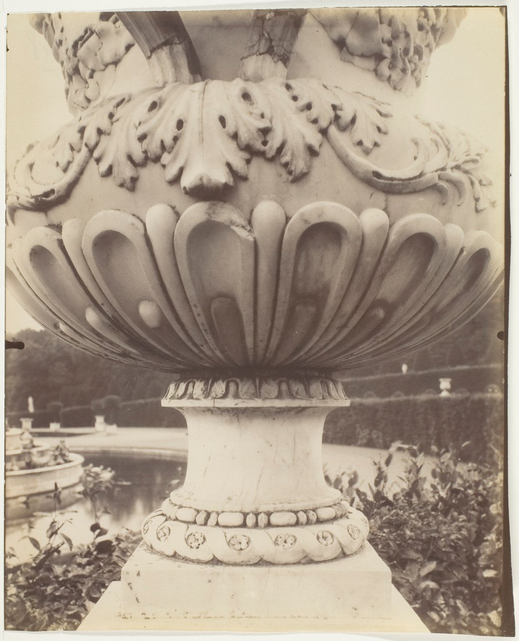 Wersal, wazon autorstwa Jean Eugène Auguste Atget