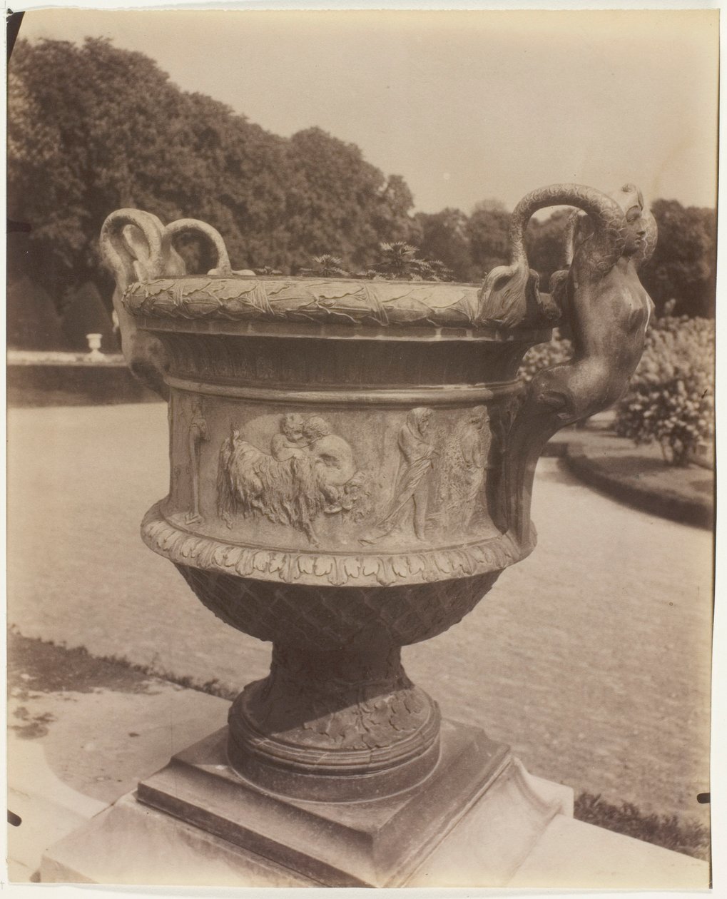 Wersal, wazon marki Ballin autorstwa Jean Eugène Auguste Atget