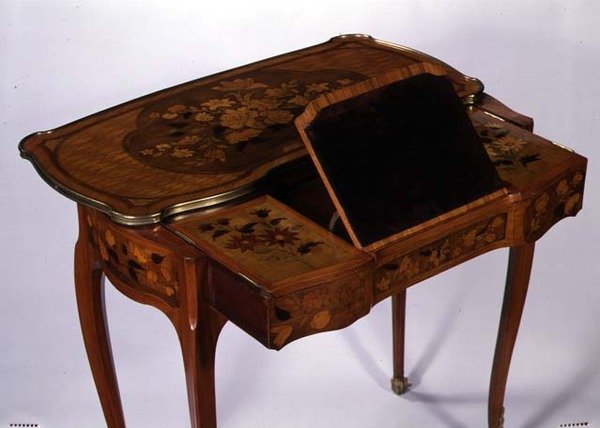 Stół do pisania mechaniczny, ok. 1760 (dąb fornirowany i złocony brąz) autorstwa Jean Francois Oeben