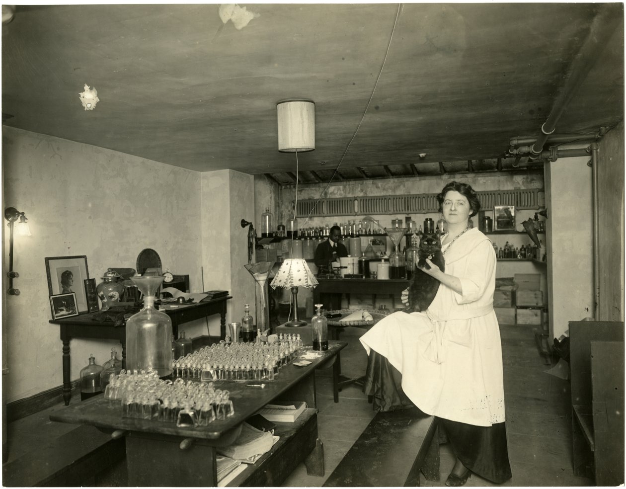 Ann Haviland, perfumiarz, ok. 1915-28 autorstwa Jessie Tarbox Beals