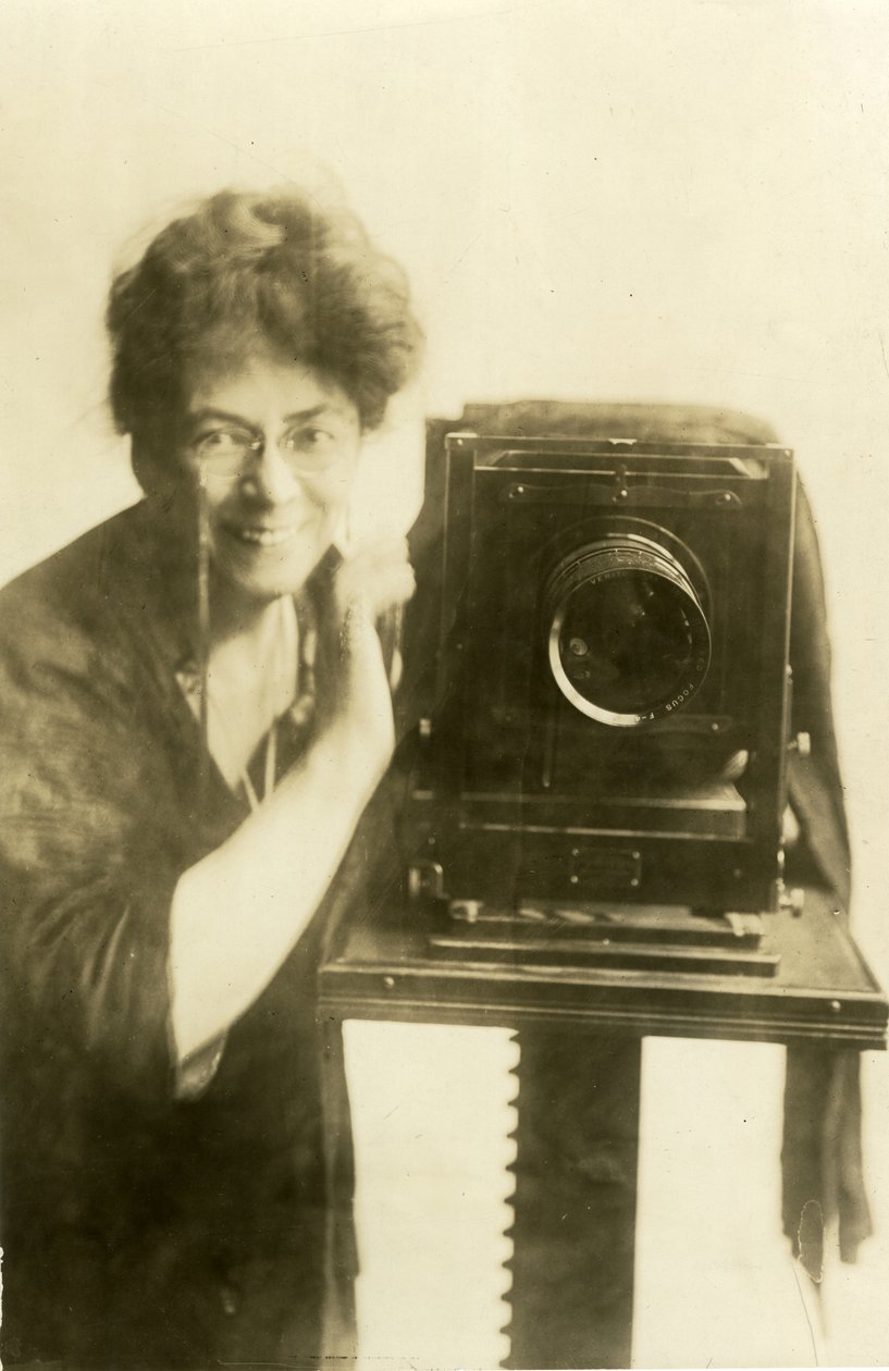 Autoportret Bealsa, ok. 1918-20 (zdjęcie żelatynowo-srebrowe) autorstwa Jessie Tarbox Beals