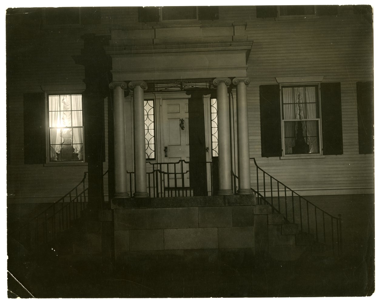 Drzwi Bostonu, USA, ok.1902-10 (zdjęcie żelatynowo-srebrowe) autorstwa Jessie Tarbox Beals