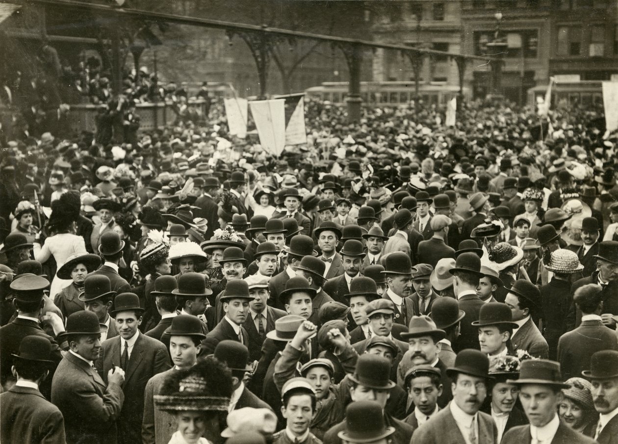 Tłum na Union Square na spotkaniu sufrażystek, ok. 1905-11 (zdjęcie żelatynowo-srebrowe) autorstwa Jessie Tarbox Beals