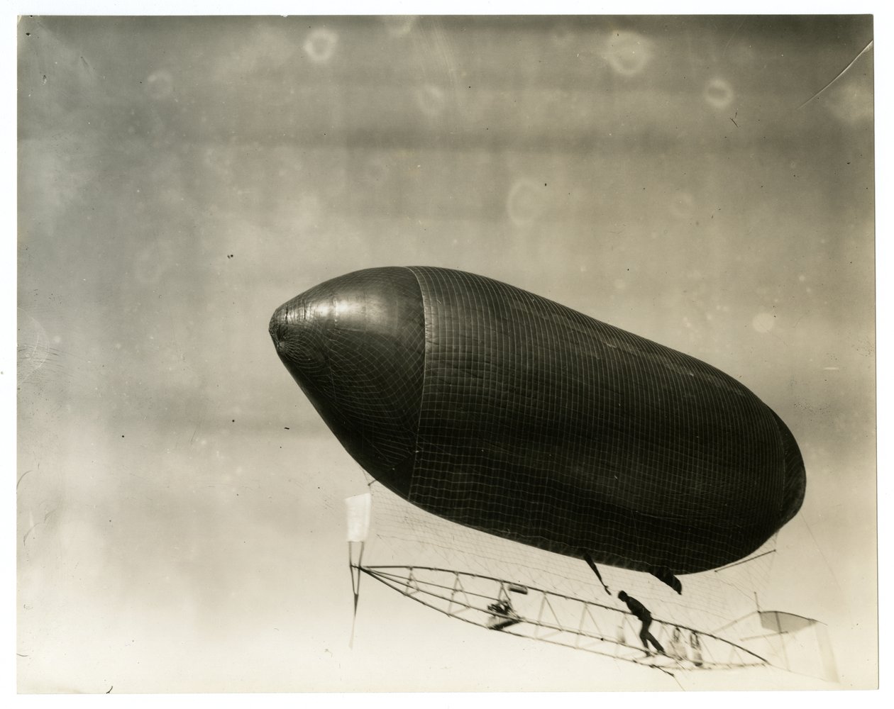 Knabenshue - w St Louis autorstwa Jessie Tarbox Beals