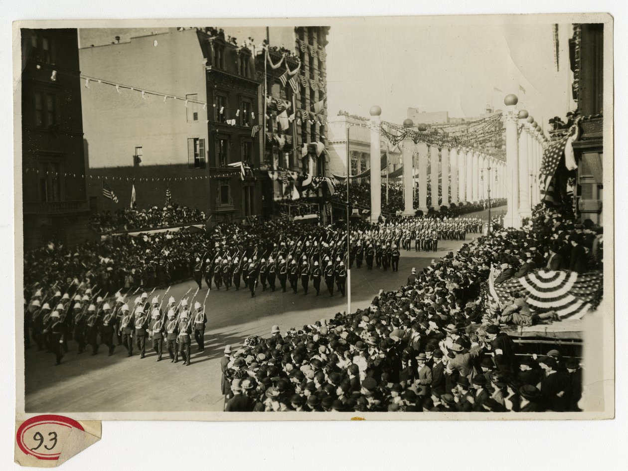 Parada wojskowa w Court of Honor Marines, Wielka Brytania autorstwa Jessie Tarbox Beals