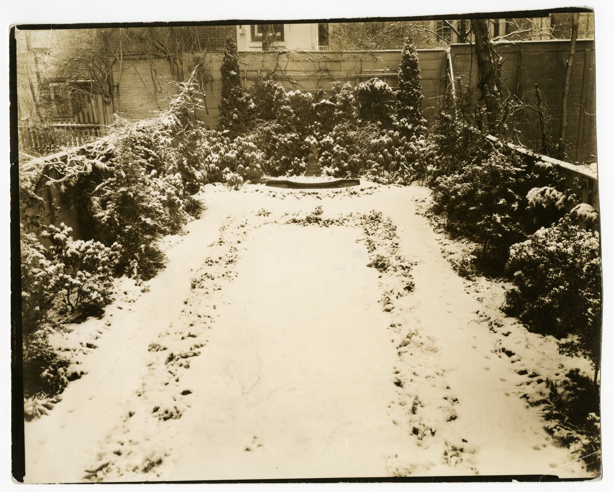 Mr & Mrs John Morgan, 39 W 11 St, c.1938-39 (zdjęcie żelatynowo-srebrowe) autorstwa Jessie Tarbox Beals